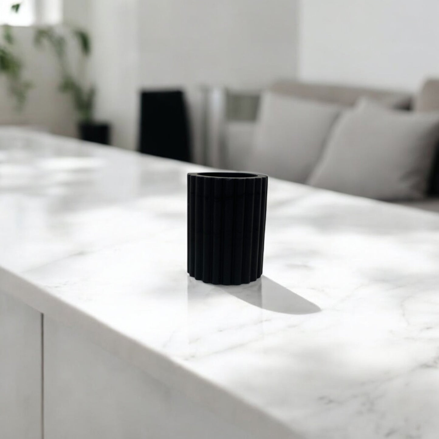 Bougeoir minimaliste en Jesmonite noir, design épuré et tendance, accessoire déco fait main – HO'MAHA.
