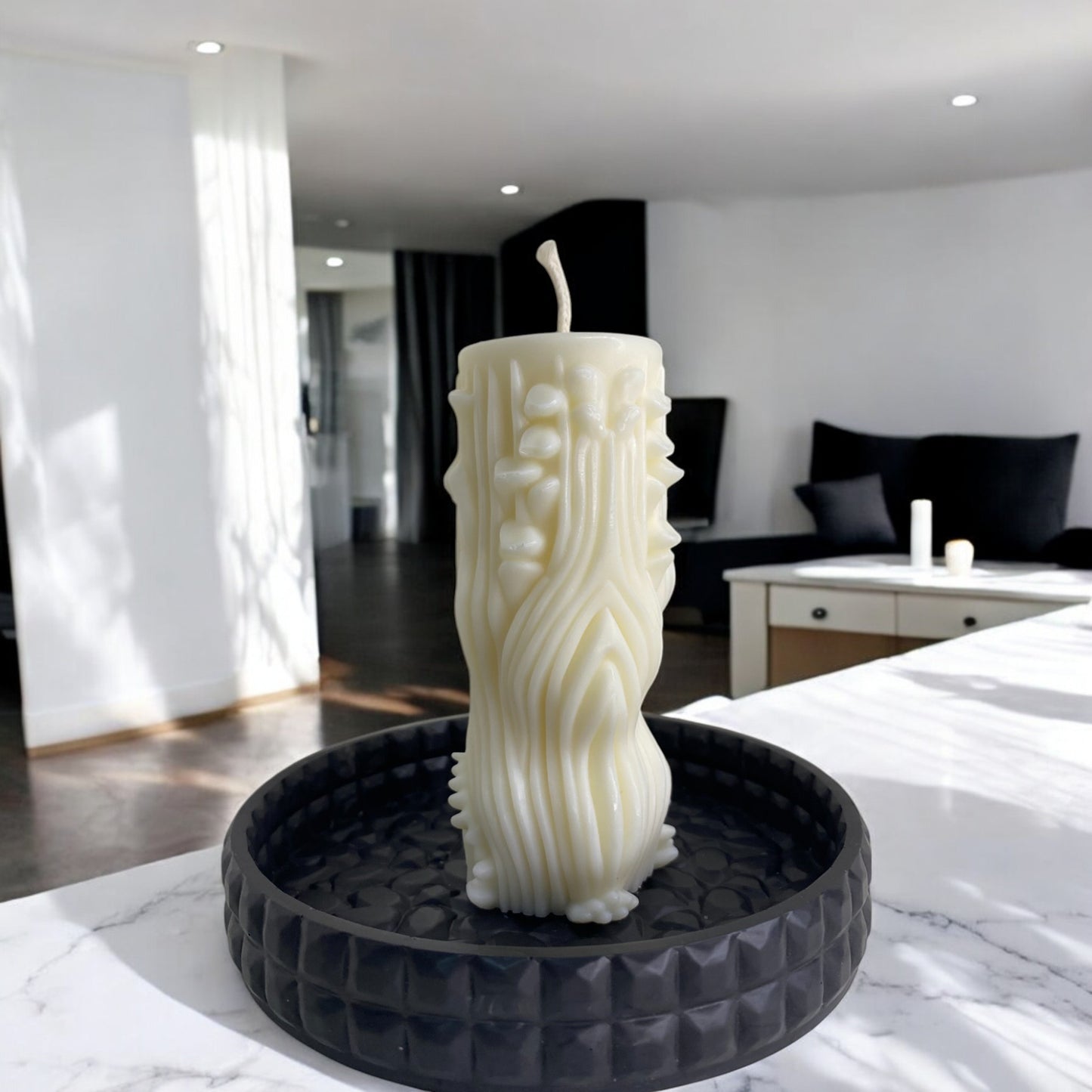 Bougie Manaus sculptée en forme de organique, cire végétale parfumée, idéale pour une ambiance cocooning et chaleureuse, couleur clair – HO'MAHA.