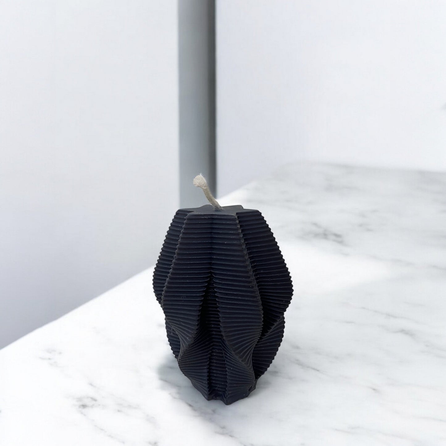 Bougie Milan, artisanale design en cire de soja, parfumée, décoration d'intérieure minimaliste, couleur noir – HO'MAHA.