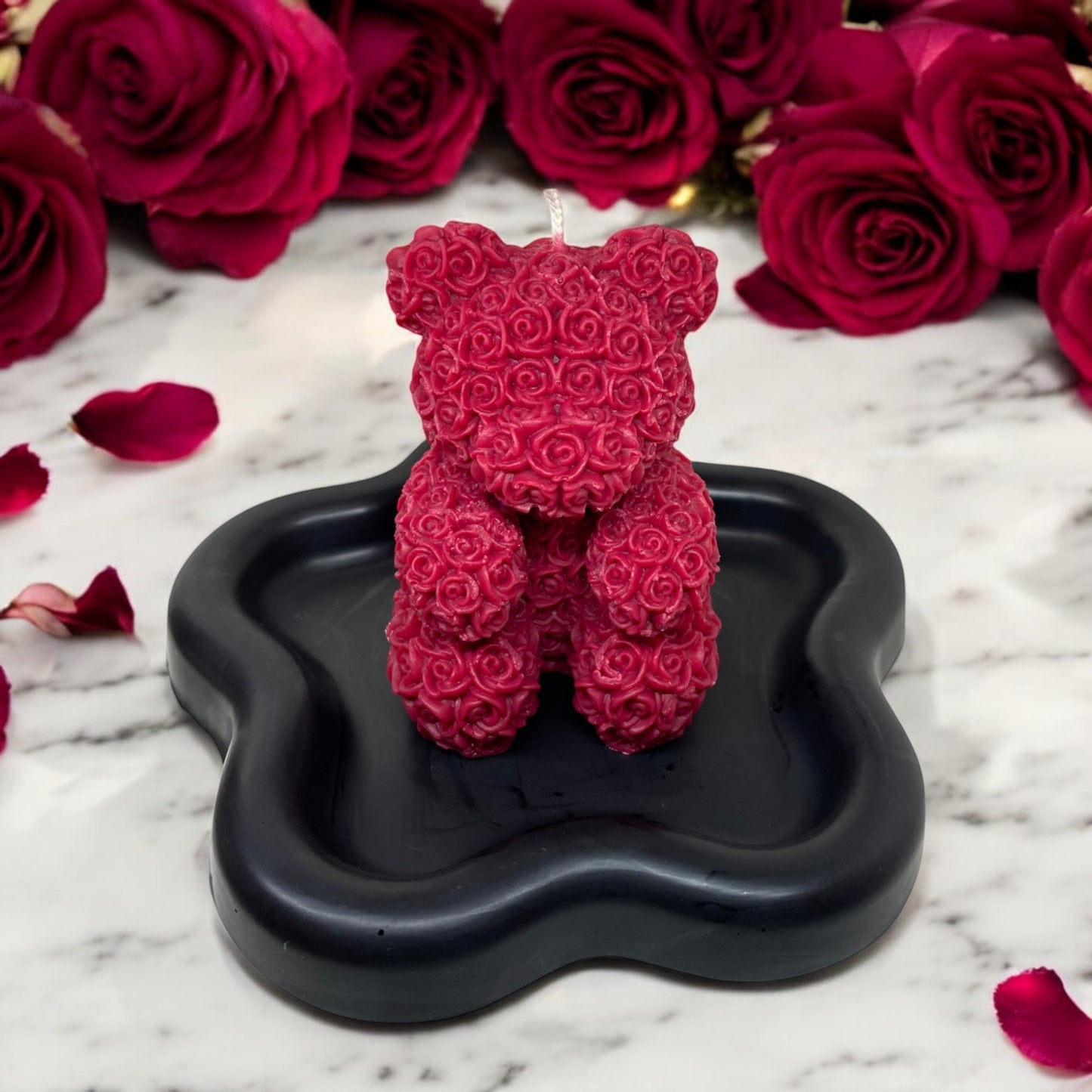 Bougie décorative parfumée en cire végétale, en forme d'oursons motif fleurs, couleur rouge bordeau, fabriquée à la main – HO'MAHA.