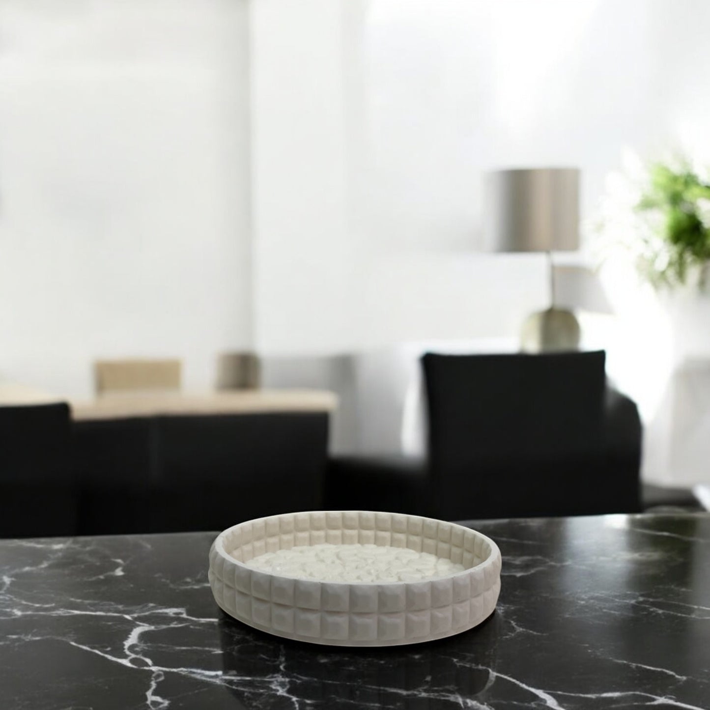 Plateau Barcelone décoratif en Jesmonite texturé beige, parfait pour organisateur bijoux, bougies ou objets déco – HO'MAHA.