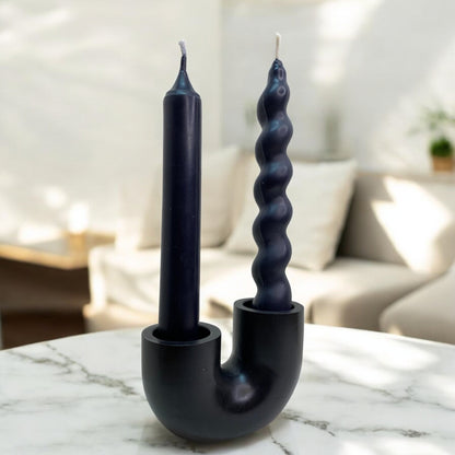 Bougeoir Soho, minimaliste en Jesmonite noir, design épuré et tendance, accessoire déco fait main . Avec chandelle Moscou et Marrakech noires – HO'MAHA.