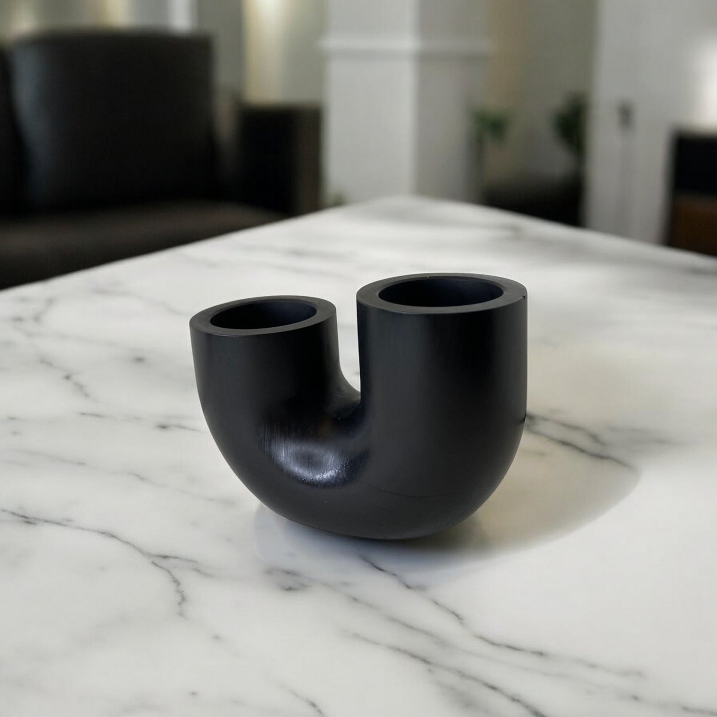Bougeoir Soho, minimaliste en Jesmonite noir, design épuré et tendance, accessoire déco fait main – HO'MAHA.