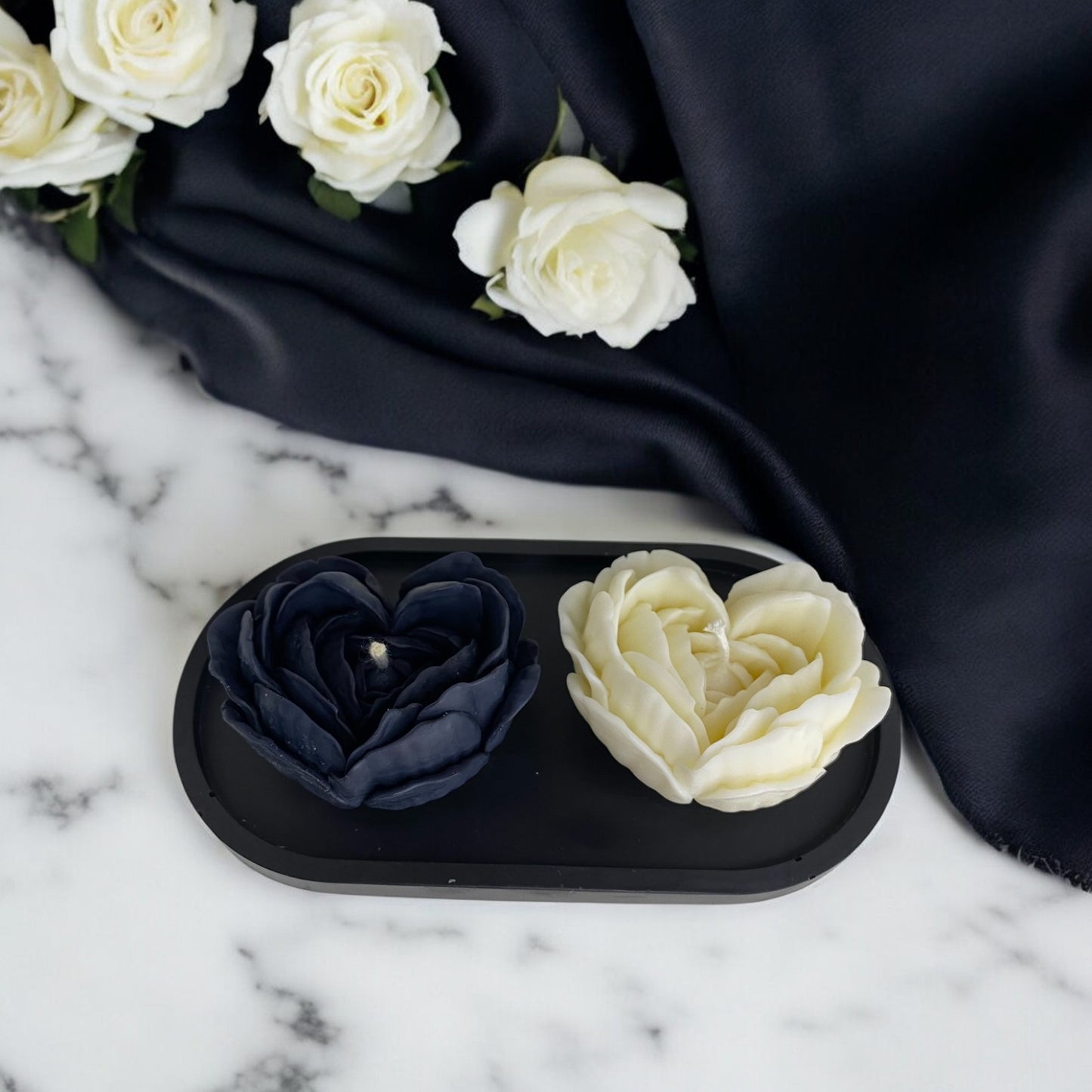 Bougie sculptée en forme de fleurs coeur, cire végétale parfumée, idéale pour une ambiance cocooning et chaleureuse, couleur noire et clair – HO'MAHA