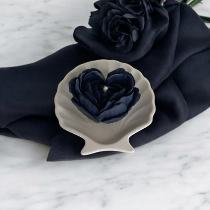 Bougie sculptée en forme de fleurs coeur, cire végétale parfumée, idéale pour une ambiance cocooning et chaleureuse, couleur noire – HO'MAHA