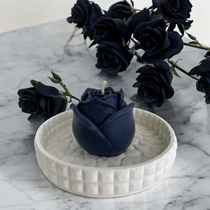 Bougie sculptée en forme de rose réaliste, cire végétale parfumée, idéale pour une ambiance cocooning et chaleureuse, couleur noir– HO'MAHA.