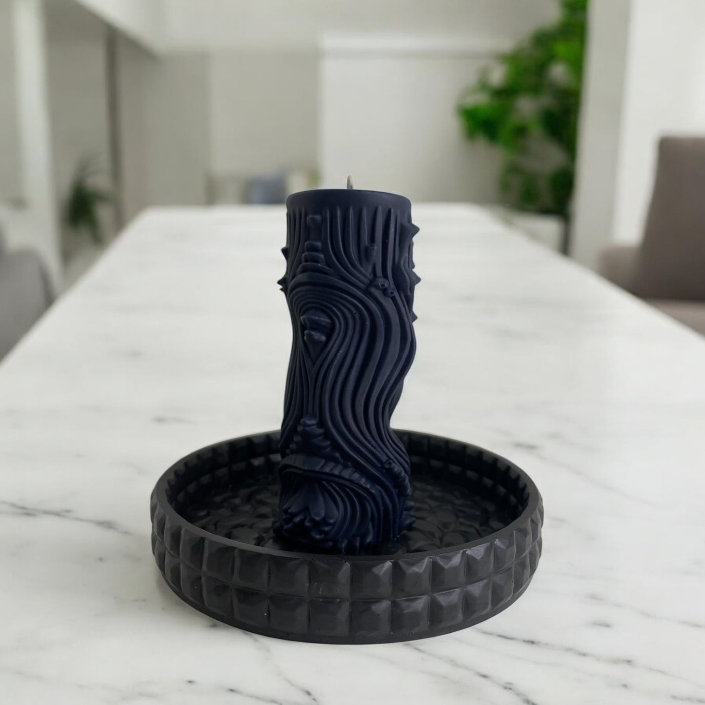 Bougie Manaus sculptée en forme de organique, cire végétale parfumée, idéale pour une ambiance cocooning et chaleureuse, couleur noir – HO'MAHA.