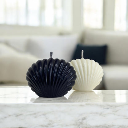Bougie sculptée en forme de coquillage, cire végétale parfumée, idéale pour une ambiance tropicale et chaleureuse, couleur noir et clair – HO'MAHA.