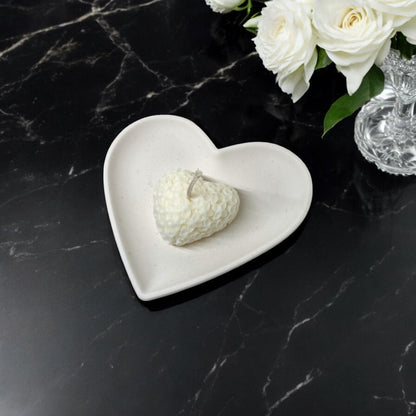 Bougie décorative parfumée en cire végétale, forme de coeur motif fleurs, couleur blanche, fabriquée à la main – HO'MAHA.