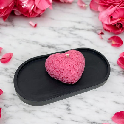 Bougie décorative parfumée en cire végétale, forme coeur avec des motifs fleurs, couleur rose, fabriquée à la main – HO'MAHA.