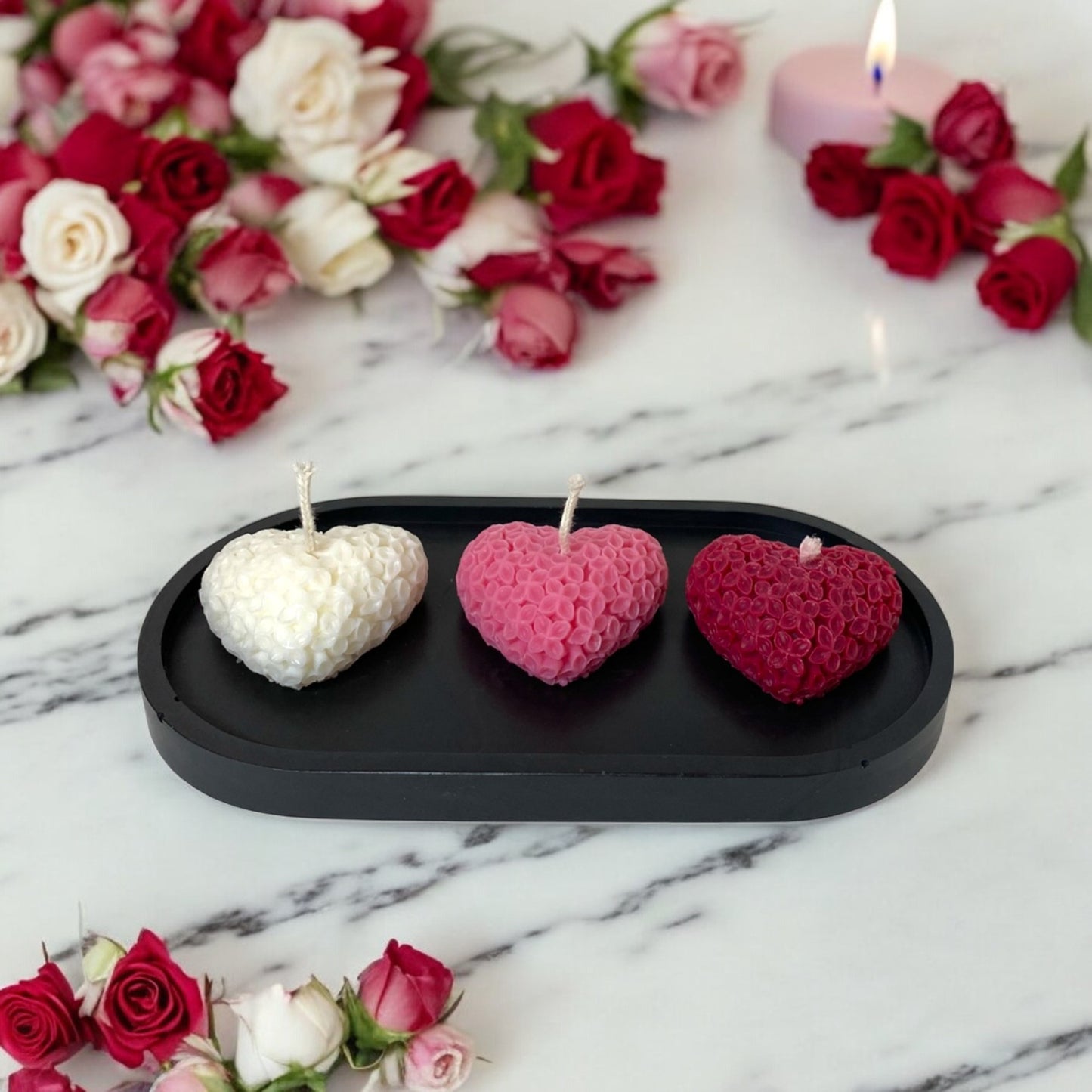 Bougie décorative parfumée en cire végétale, forme de coeur motif fleurs, couleur tricolore, fabriquée à la main – HO'MAHA.