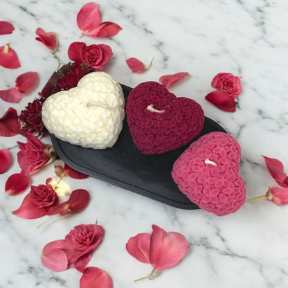 Bougie décorative parfumée en cire végétale, forme coeur avec des motifs fleurs, couleur tricolore, fabriquée à la main – HO'MAHA.