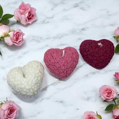 Bougie décorative parfumée en cire végétale, en forme de coeur avec motif fleurs, tricolore, fabriquée à la main – HO'MAHA.