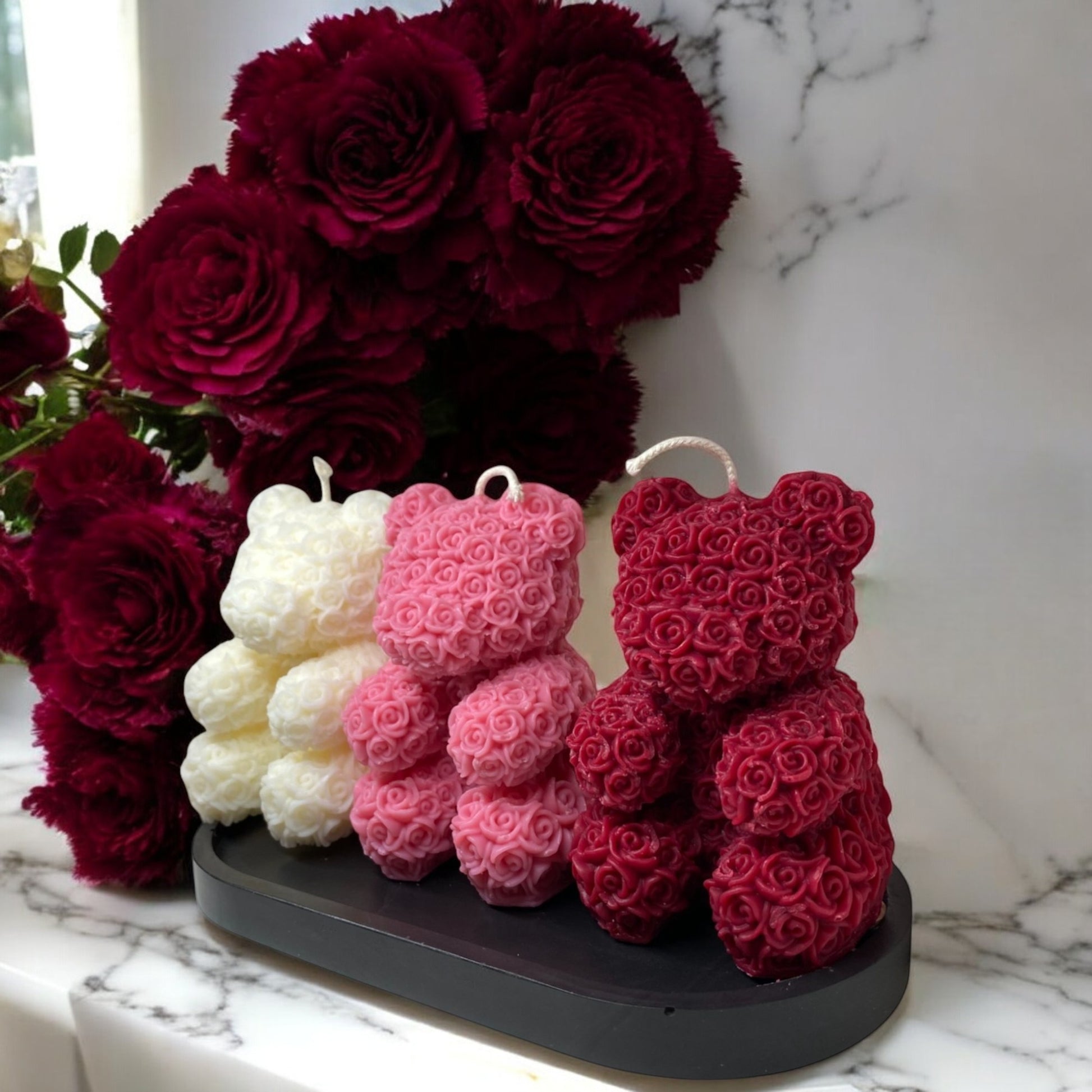 Bougie décorative parfumée en cire végétale, en forme d'oursons motif fleurs, couleur tricolore, fabriquée à la main – HO'MAHA.