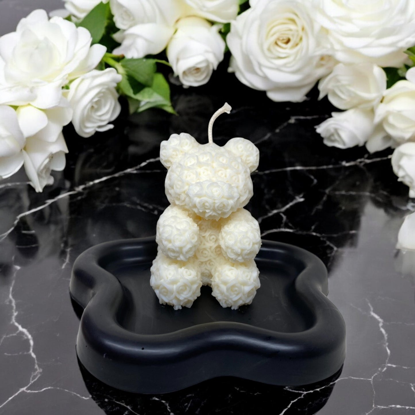 Bougie décorative parfumée en cire végétale, en forme d'oursons motif fleurs, couleur blanc, fabriquée à la main – HO'MAHA.