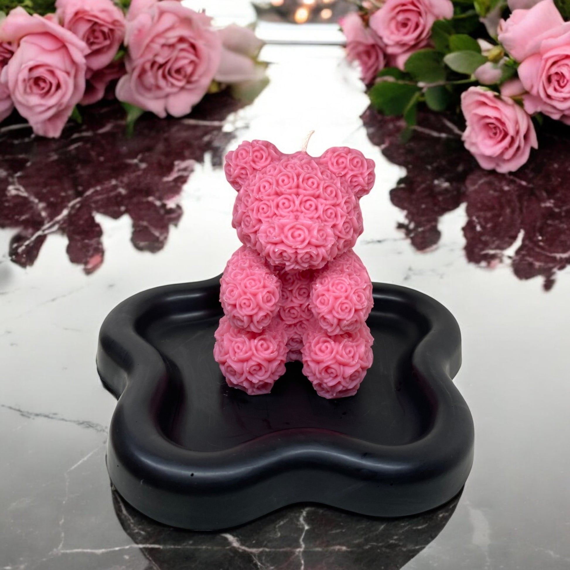 Bougie décorative parfumée en cire végétale, en forme d'oursons motif fleurs, couleur rose, fabriquée à la main – HO'MAHA.