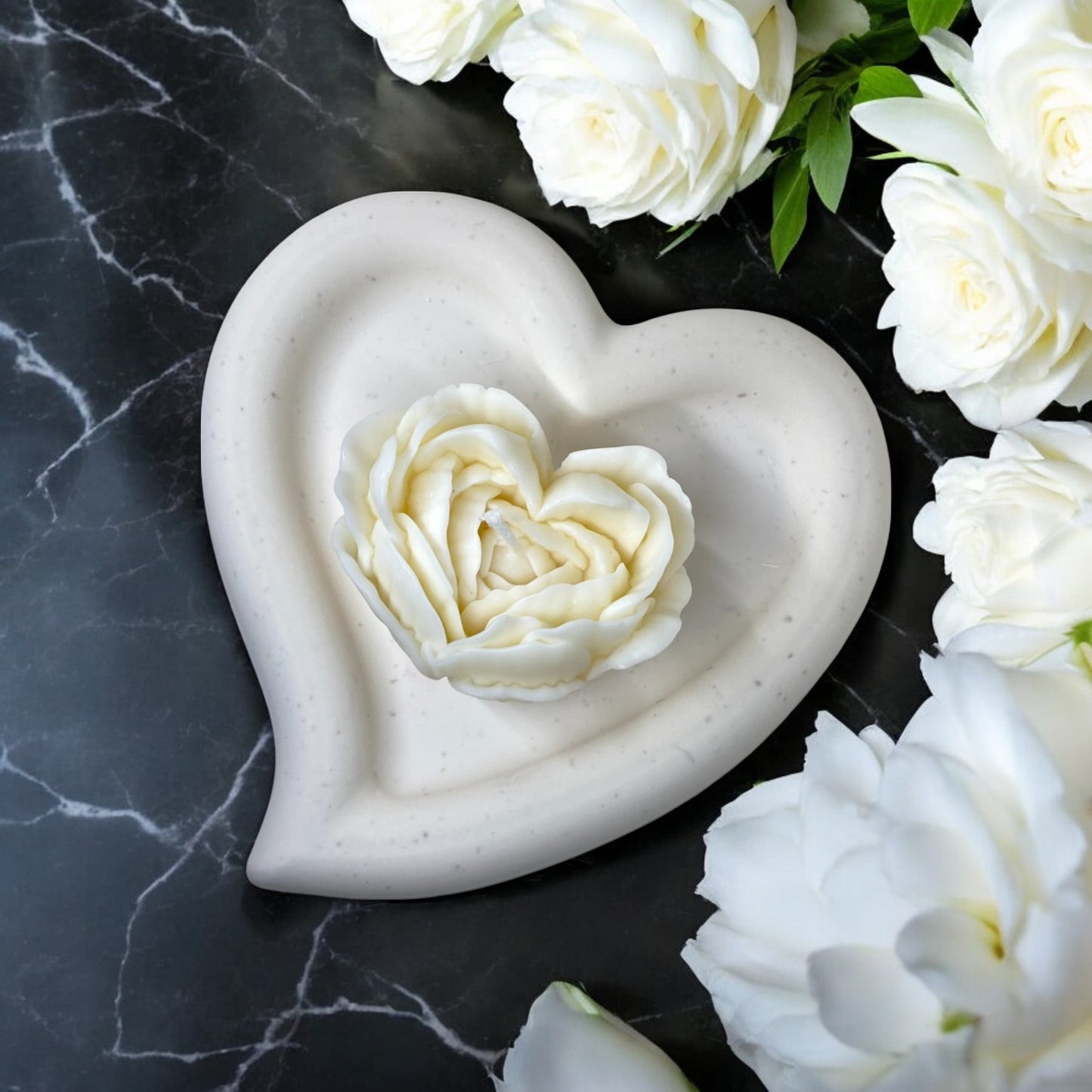 Bougie décorative parfumée en cire végétale, fleurs en forme de coeur, couleur blanc, fabriquée à la main – HO'MAHA.