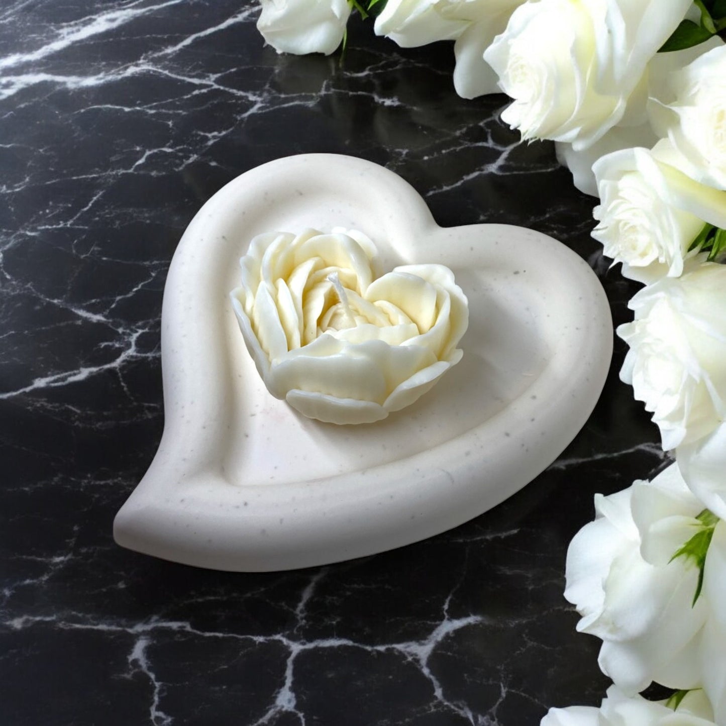 Bougie décorative parfumée en cire végétale, fleurs en forme de coeur, couleur blanc, fabriquée à la main – HO'MAHA.