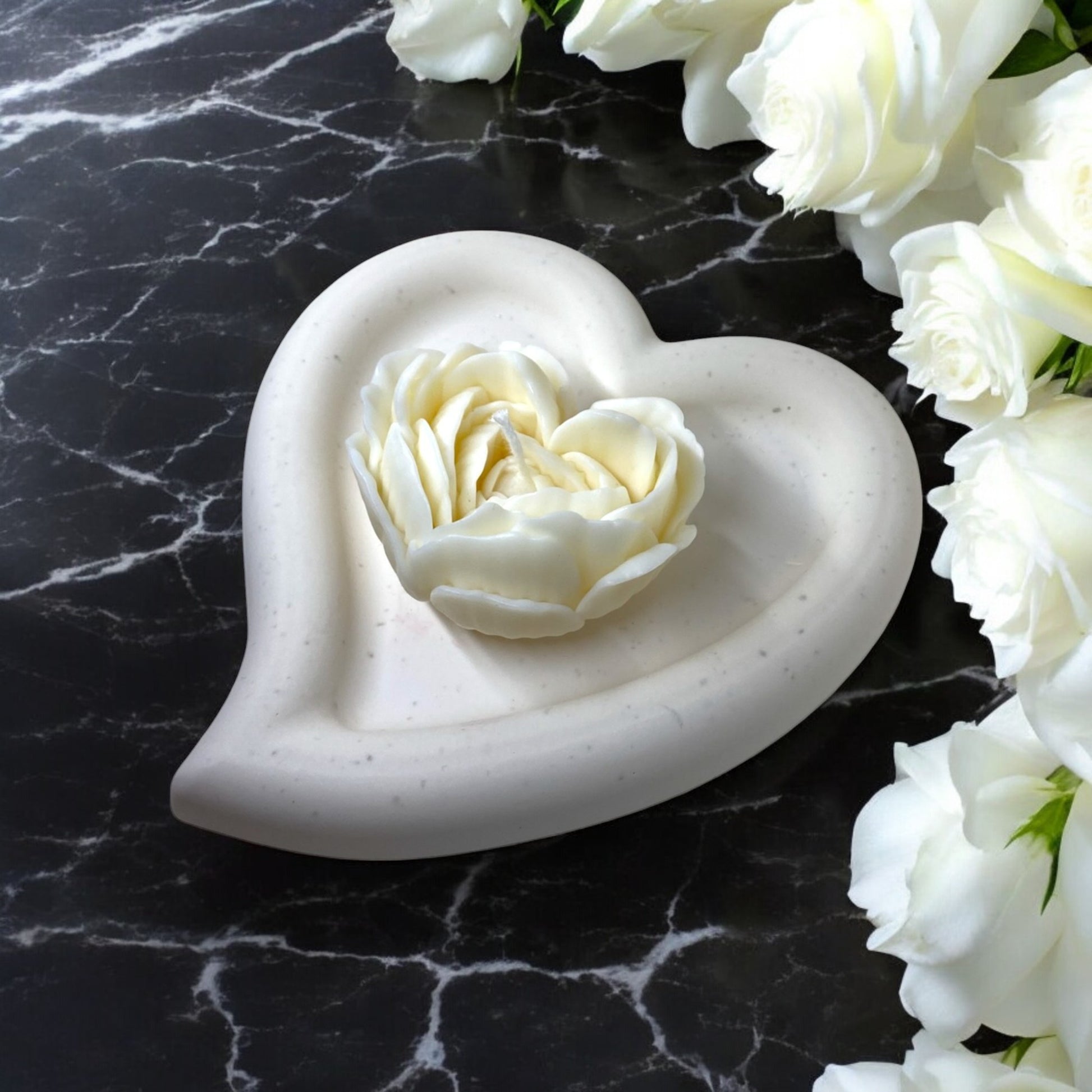 Bougie décorative parfumée en cire végétale, fleurs en forme de coeur, couleur blanc, fabriquée à la main – HO'MAHA.