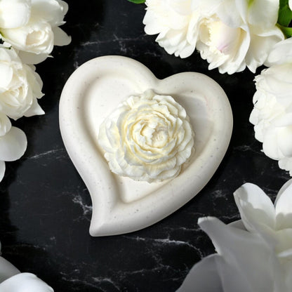 Bougie décorative parfumée en cire végétale, forme de pivoine, couleur blanche, fabriquée à la main – HO'MAHA.