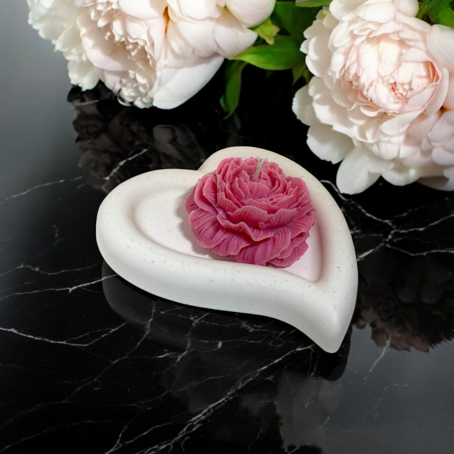 Bougie décorative parfumée en cire végétale, forme de pivoine, couleur rose, fabriquée à la main – HO'MAHA.
