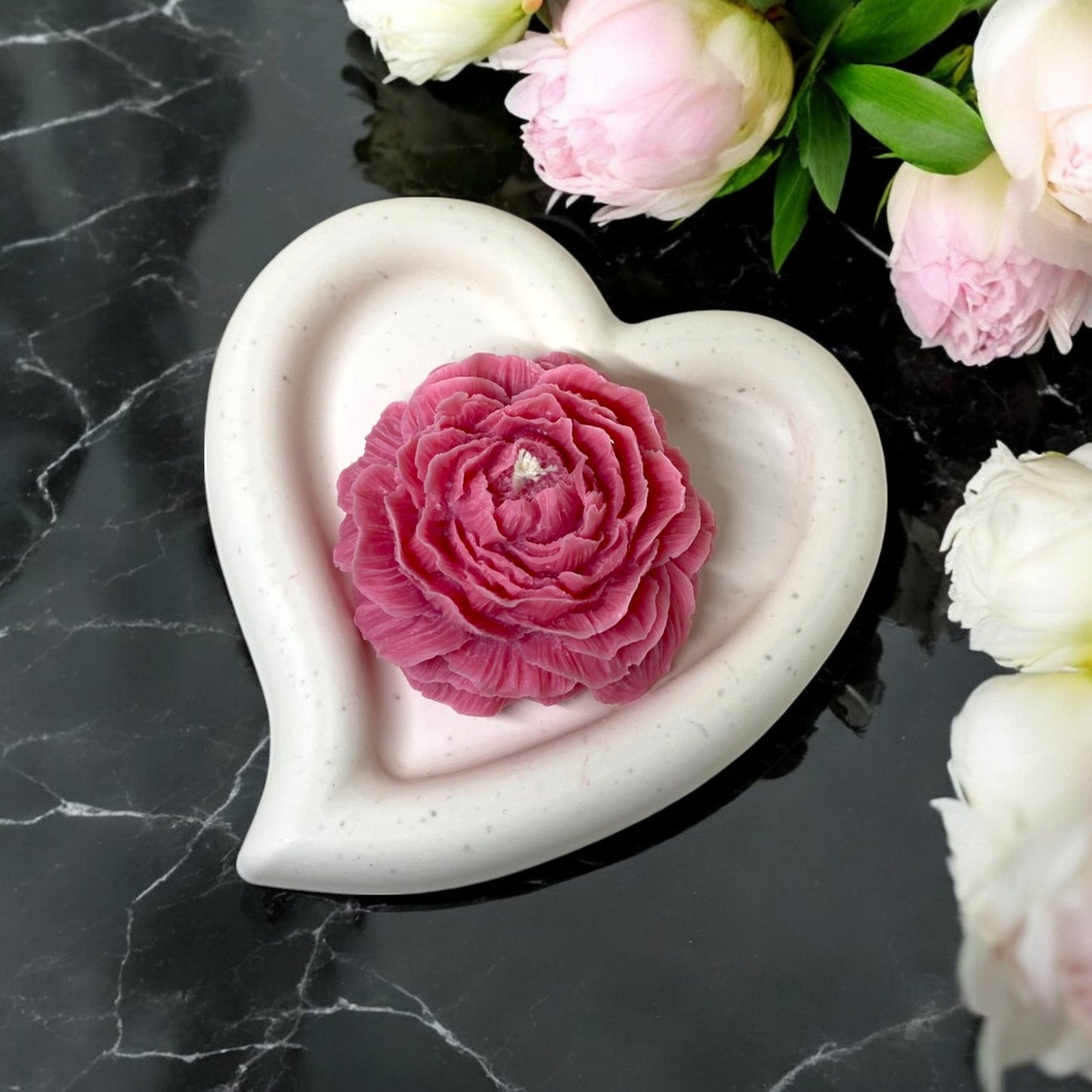Bougie décorative parfumée en cire végétale, forme de pivoine, couleur rose, fabriquée à la main – HO'MAHA.